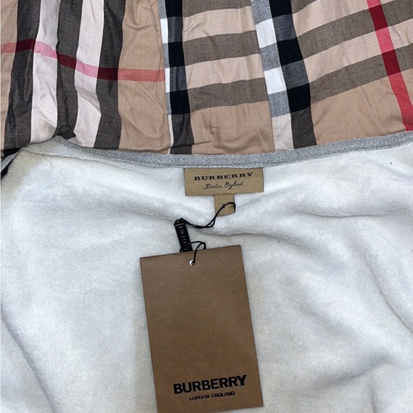 Burberry Zip Up - Picture 4 of 4